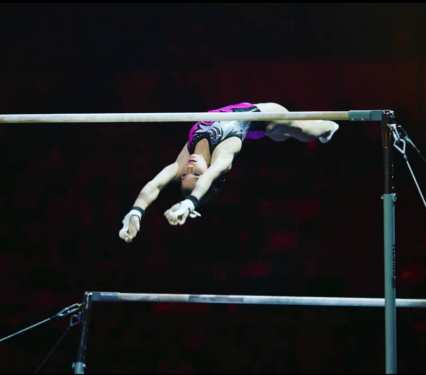 Спортивная гимнастика самбо. Бревно гимнастическое Листунова. Листунова на брусьях. Бревно спортивная гимнастика Листунова. Лучший гимнаст с. Васильев.