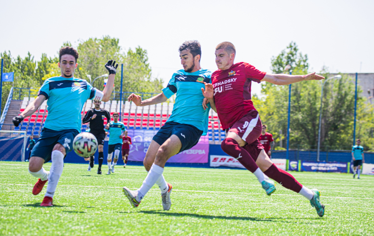 турнир группы. стадион на улице. футбольная национальная лига. евпатория футбол 2021. турнир группы.